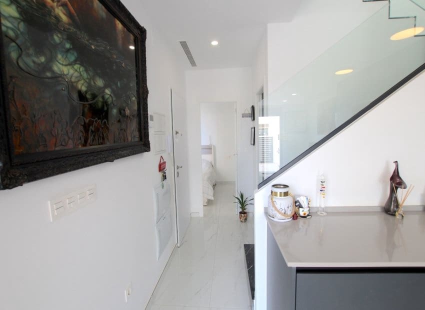 3 makuuhuone Huvila myytävänä paikassa Los Montesinos mukana uima-altaan - 387 500 € (Ref: 9596746)