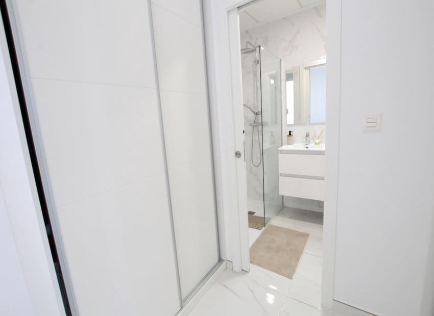 3 makuuhuone Huvila myytävänä paikassa Los Montesinos mukana uima-altaan - 387 500 € (Ref: 9596746)