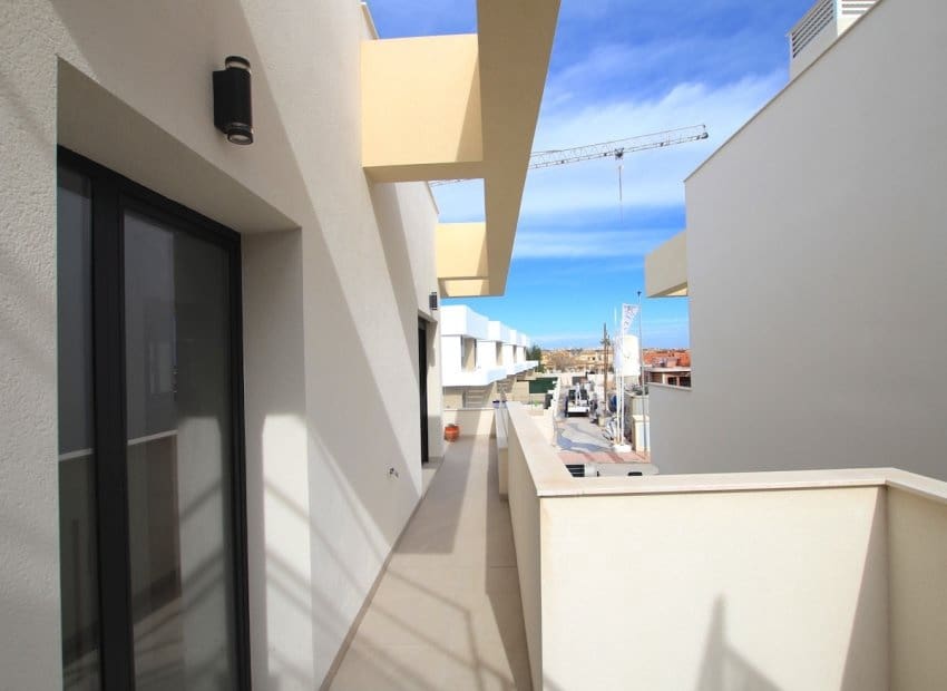 3 makuuhuone Huvila myytävänä paikassa Los Montesinos mukana uima-altaan - 387 500 € (Ref: 9596746)