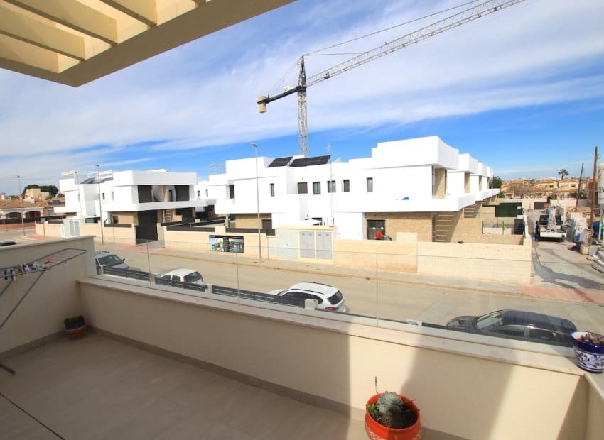 3 makuuhuone Huvila myytävänä paikassa Los Montesinos mukana uima-altaan - 387 500 € (Ref: 9596746)