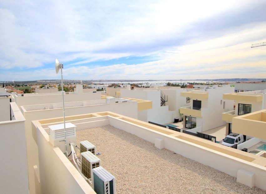 3 makuuhuone Huvila myytävänä paikassa Los Montesinos mukana uima-altaan - 387 500 € (Ref: 9596746)