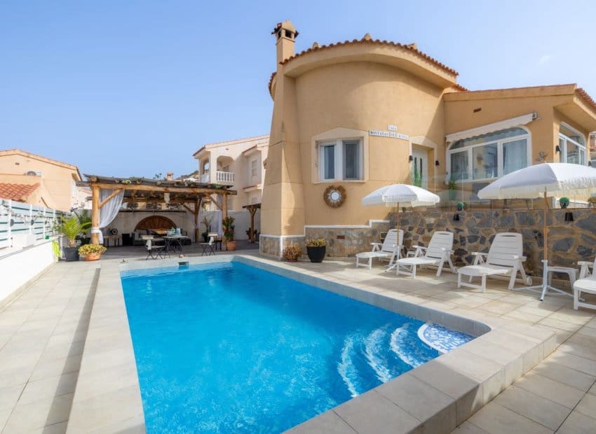 3 bedroom Villa for sale in Ciudad Quesada with pool - € 349,000 (Ref: 9596748)