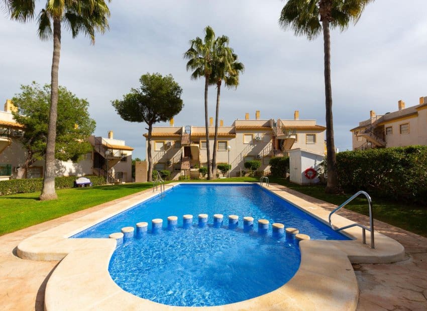 Apartamento de 2 habitaciones en Filipinas en venta con piscina - 124.900 € (Ref: 9596756)