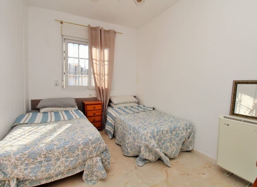 3 chambre Villa/Maison Semi-Mitoyenne à vendre à Playa Flamenca avec piscine - 249 000 € (Ref: 9603484)