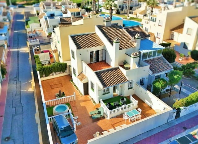 3 chambre Villa/Maison Semi-Mitoyenne à vendre à Playa Flamenca, Orihuela avec piscine - 249 000 € (Ref: 9603484)