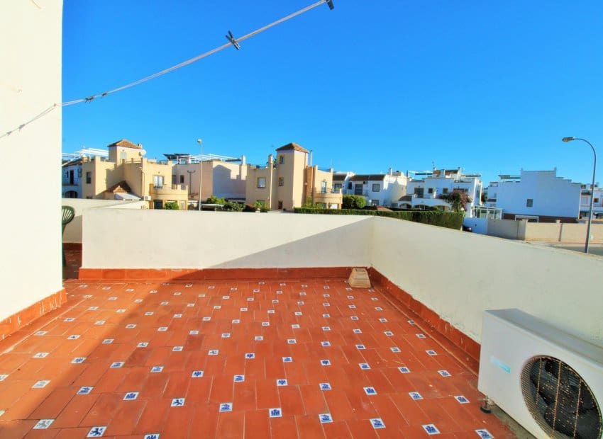 3 chambre Villa/Maison Semi-Mitoyenne à vendre à Playa Flamenca avec piscine - 249 000 € (Ref: 9603484)