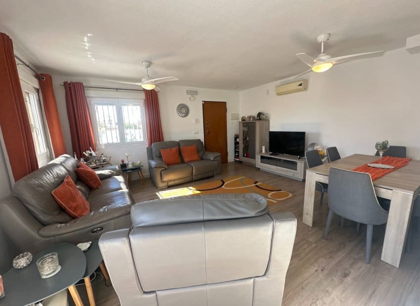 3 makuuhuone Omakotitalo myytävänä paikassa Entre Naranjos mukana uima-altaan - 220 000 € (Ref: 9603485)