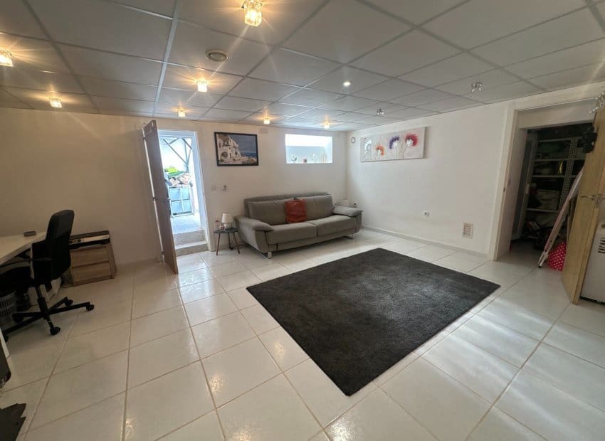 3 makuuhuone Omakotitalo myytävänä paikassa Entre Naranjos mukana uima-altaan - 220 000 € (Ref: 9603485)