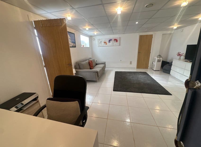 3 makuuhuone Omakotitalo myytävänä paikassa Entre Naranjos mukana uima-altaan - 220 000 € (Ref: 9603485)