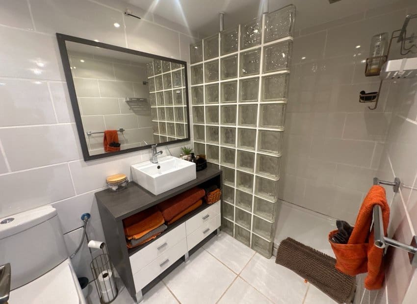 3 makuuhuone Omakotitalo myytävänä paikassa Entre Naranjos mukana uima-altaan - 220 000 € (Ref: 9603485)