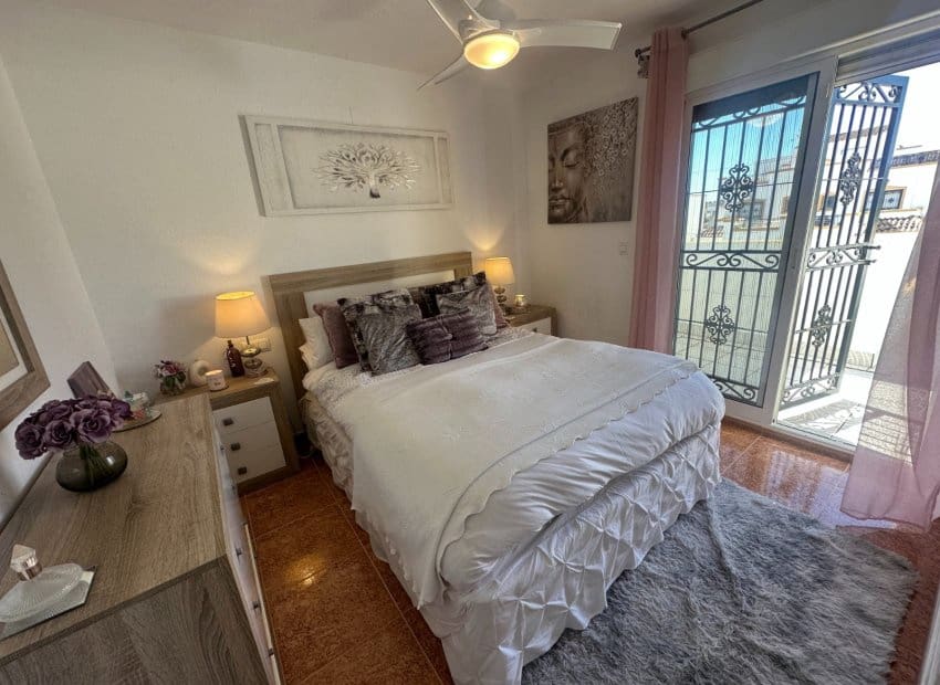 3 makuuhuone Omakotitalo myytävänä paikassa Entre Naranjos mukana uima-altaan - 220 000 € (Ref: 9603485)