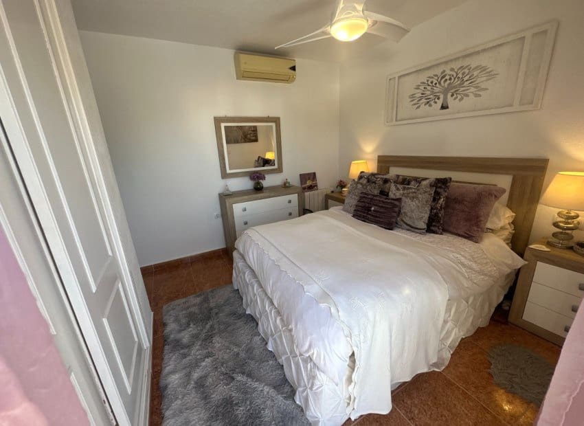 3 makuuhuone Omakotitalo myytävänä paikassa Entre Naranjos mukana uima-altaan - 220 000 € (Ref: 9603485)