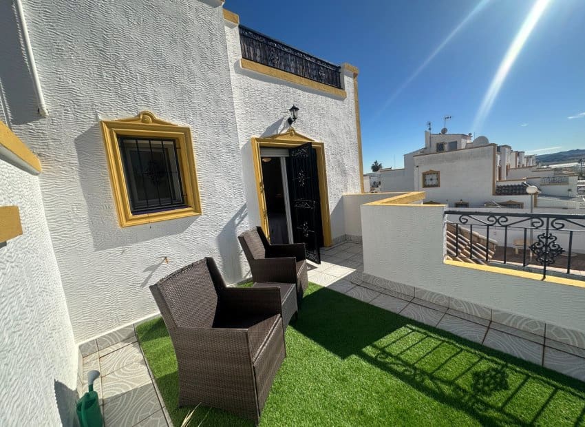 3 makuuhuone Omakotitalo myytävänä paikassa Entre Naranjos mukana uima-altaan - 220 000 € (Ref: 9603485)