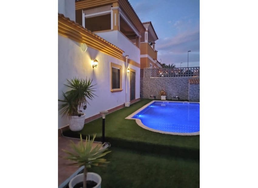 2 soveværelse Villa til salg i Vistabella med swimmingpool - € 270.000 (Ref: 9603486)