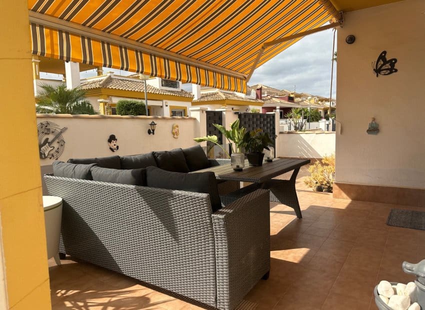 2 soveværelse Villa til salg i Vistabella med swimmingpool - € 270.000 (Ref: 9603486)