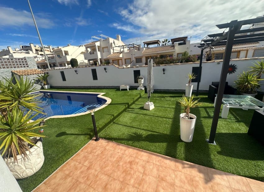 2 soveværelse Villa til salg i Vistabella med swimmingpool - € 270.000 (Ref: 9603486)