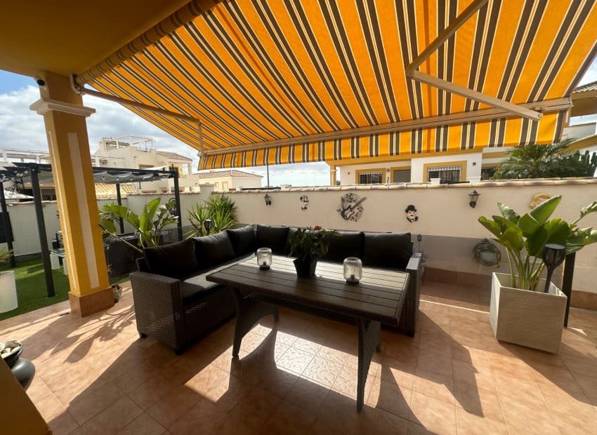 2 soveværelse Villa til salg i Vistabella med swimmingpool - € 270.000 (Ref: 9603486)