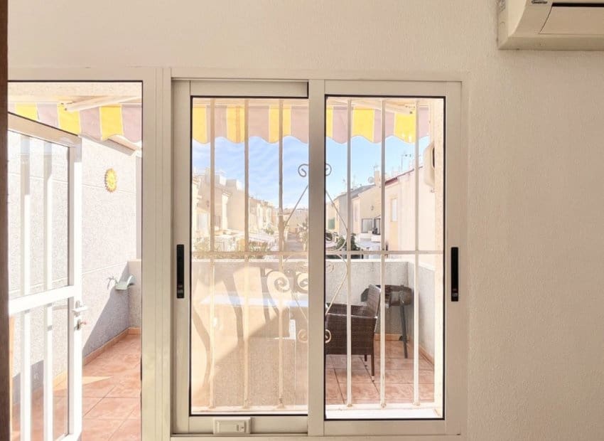 3 camera da letto Villetta Bifamiliare in vendita in Torrevieja - 156.000 € (Rif: 9603489)