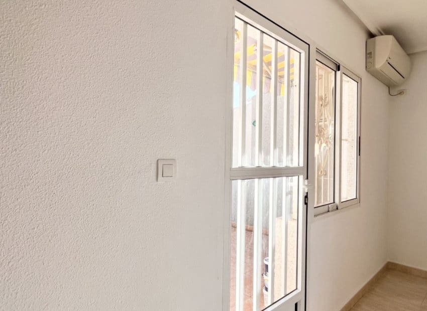 3 camera da letto Villetta Bifamiliare in vendita in Torrevieja - 156.000 € (Rif: 9603489)