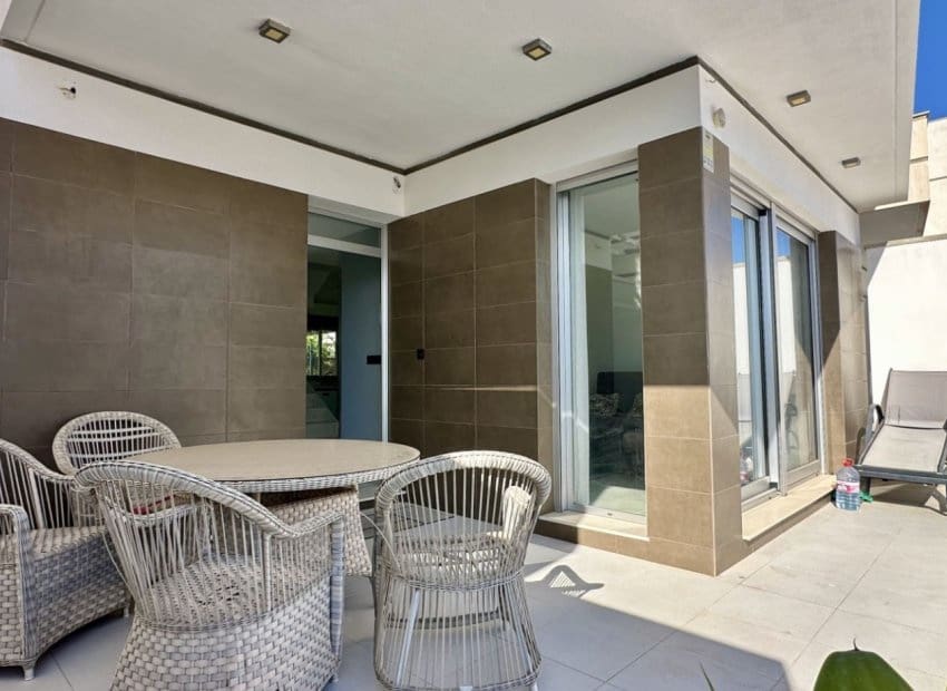 Chalet de 3 habitaciones en Orihuela Costa en venta con piscina - 389.000 € (Ref: 9603497)