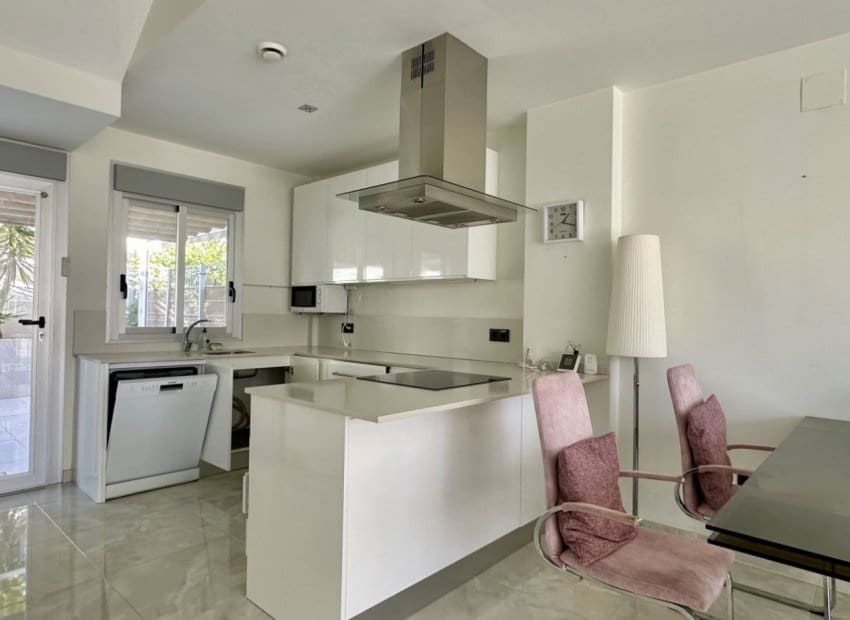 Chalet de 3 habitaciones en Orihuela Costa en venta con piscina - 389.000 € (Ref: 9603497)