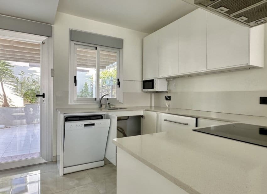 Chalet de 3 habitaciones en Orihuela Costa en venta con piscina - 389.000 € (Ref: 9603497)