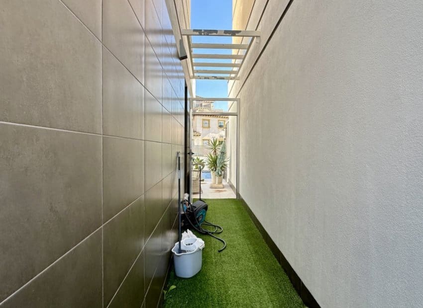 Chalet de 3 habitaciones en Orihuela Costa en venta con piscina - 389.000 € (Ref: 9603497)