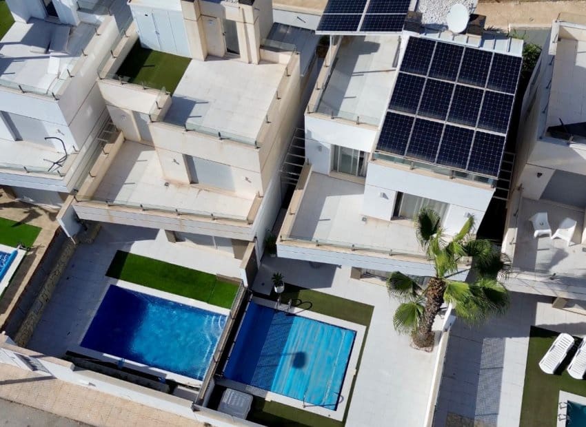 Chalet de 3 habitaciones en Orihuela Costa en venta con piscina - 389.000 € (Ref: 9603497)