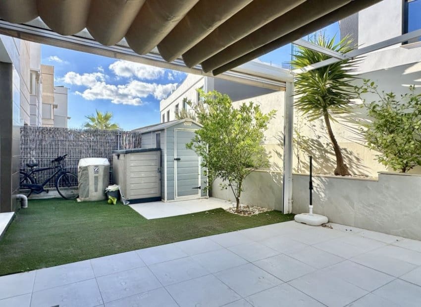 Chalet de 3 habitaciones en Orihuela Costa en venta con piscina - 389.000 € (Ref: 9603497)