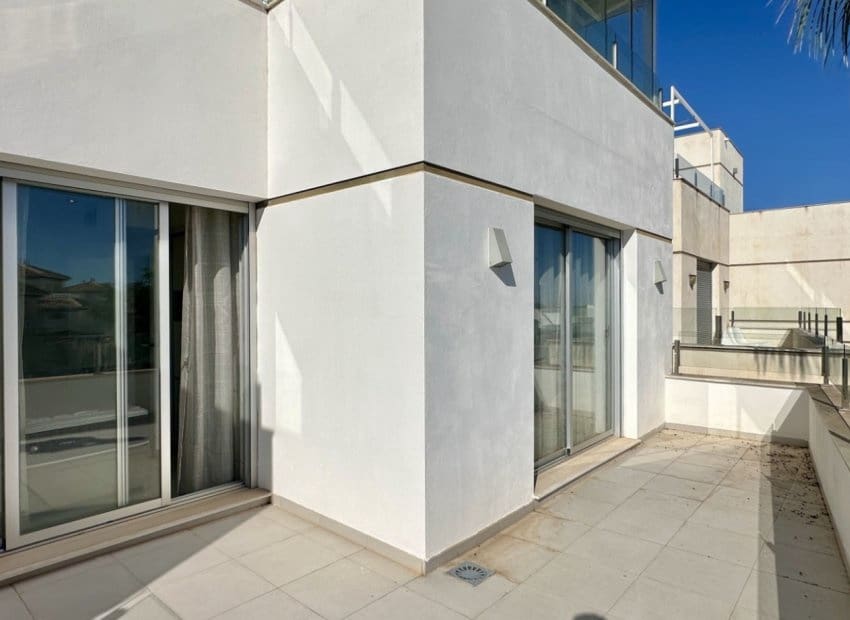 Chalet de 3 habitaciones en Orihuela Costa en venta con piscina - 389.000 € (Ref: 9603497)