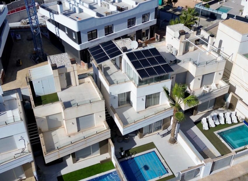 Chalet de 3 habitaciones en Orihuela Costa en venta con piscina - 389.000 € (Ref: 9603497)