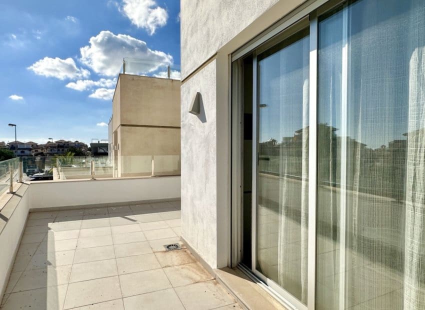 Chalet de 3 habitaciones en Orihuela Costa en venta con piscina - 389.000 € (Ref: 9603497)