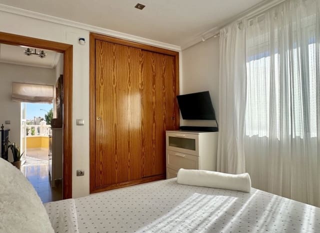 Pareado de 3 habitaciones en La Florida, Orihuela en venta con piscina - 295.000 € (Ref: 9603498)