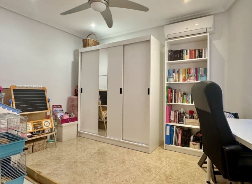 Pareado de 3 habitaciones en La Florida en venta con piscina - 295.000 € (Ref: 9603498)