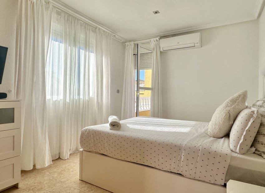 Pareado de 3 habitaciones en La Florida en venta con piscina - 295.000 € (Ref: 9603498)