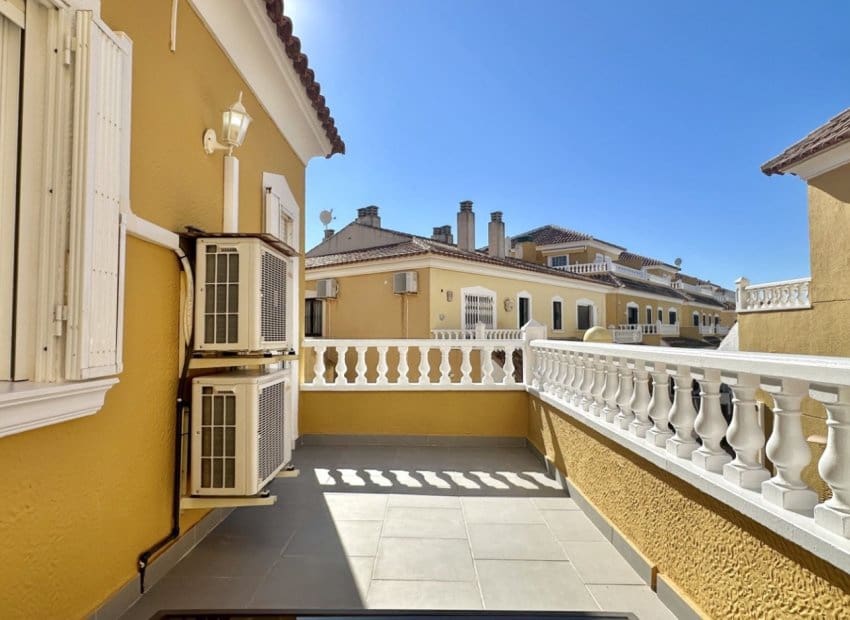 Pareado de 3 habitaciones en La Florida en venta con piscina - 295.000 € (Ref: 9603498)