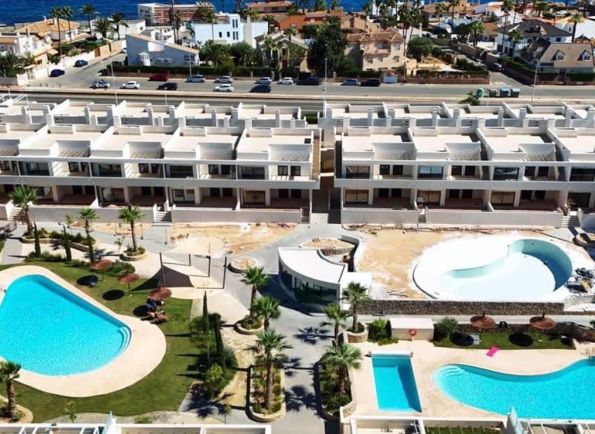 2 sovrum Lägenhet till salu i La Veleta med pool - 379 000 € (Ref: 9603499)