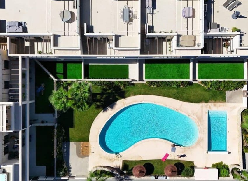 2 sovrum Lägenhet till salu i La Veleta med pool - 379 000 € (Ref: 9603499)