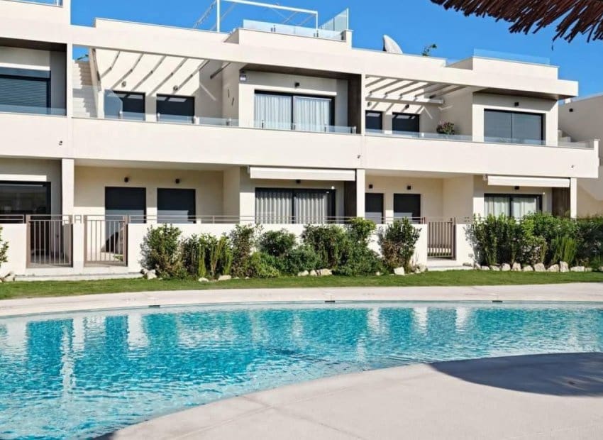 2 sovrum Lägenhet till salu i La Veleta med pool - 379 000 € (Ref: 9603499)