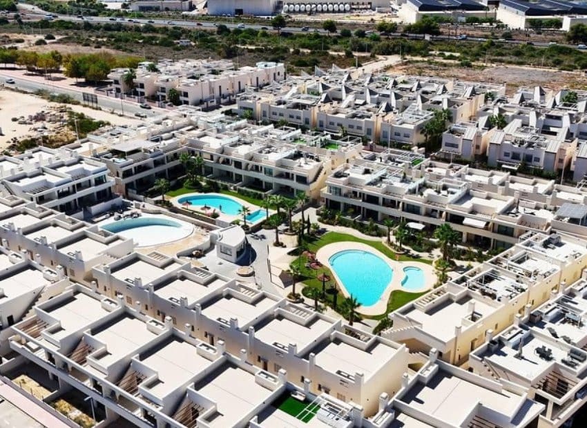 2 sovrum Lägenhet till salu i La Veleta med pool - 379 000 € (Ref: 9603499)