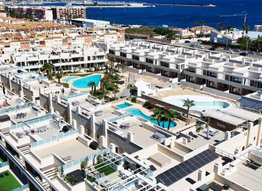 2 sovrum Lägenhet till salu i La Veleta med pool - 379 000 € (Ref: 9603499)