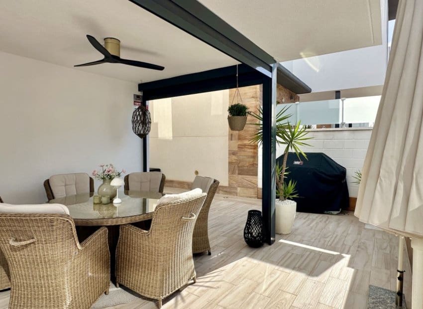 3 bedroom Villa for sale in Orihuela Costa with pool - € 449,950 (Ref: 9603502)