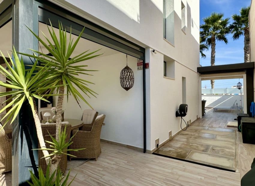 3 bedroom Villa for sale in Orihuela Costa with pool - € 449,950 (Ref: 9603502)