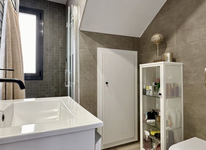 3 bedroom Villa for sale in Orihuela Costa with pool - € 449,950 (Ref: 9603502)