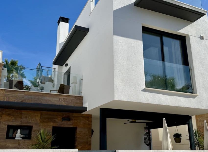 3 bedroom Villa for sale in Orihuela Costa with pool - € 449,950 (Ref: 9603502)