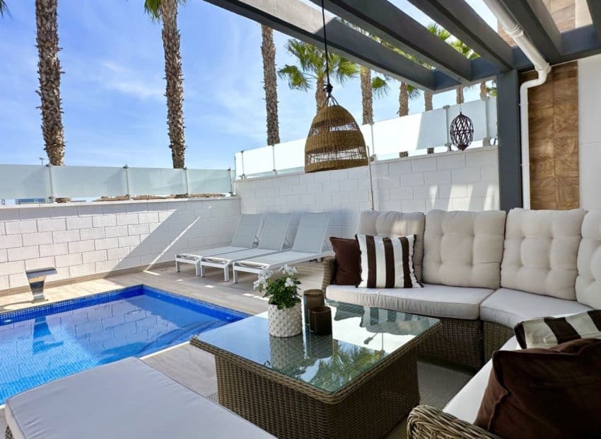 3 bedroom Villa for sale in Orihuela Costa with pool - € 449,950 (Ref: 9603502)