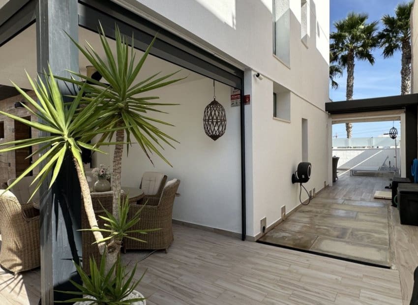 3 bedroom Villa for sale in Orihuela Costa with pool - € 449,950 (Ref: 9603502)