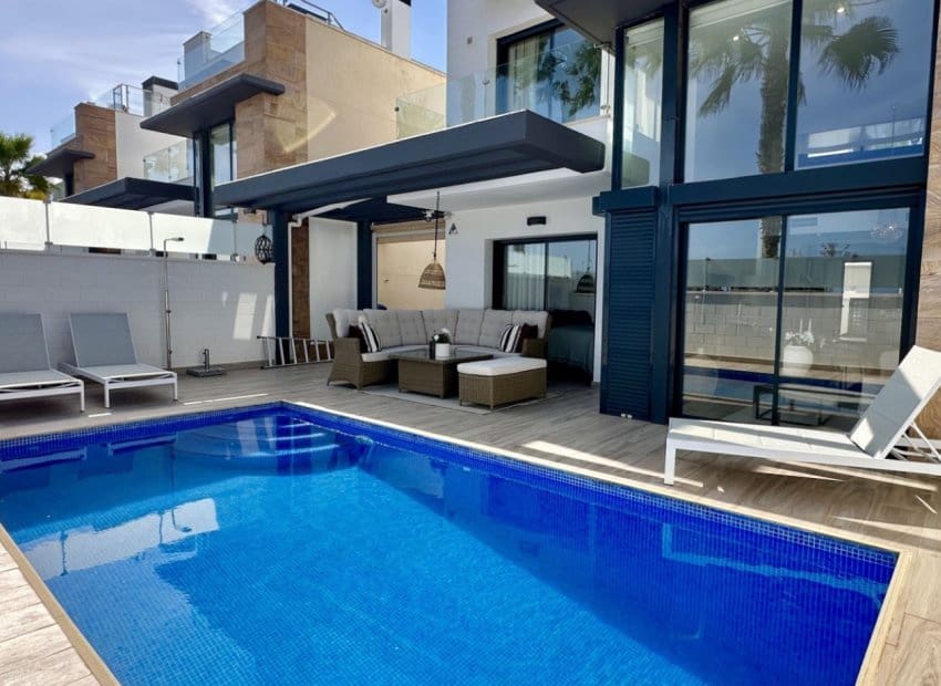 3 bedroom Villa for sale in Orihuela Costa with pool - € 449,950 (Ref: 9603502)