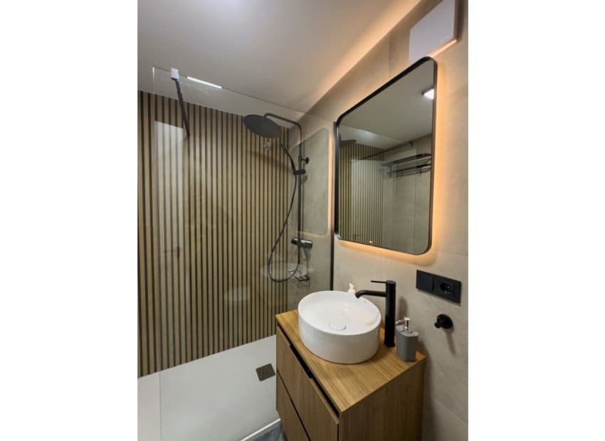 2 bedroom Beach Apartment for sale in Torrevieja - € 199,900 (Ref: 9609570)