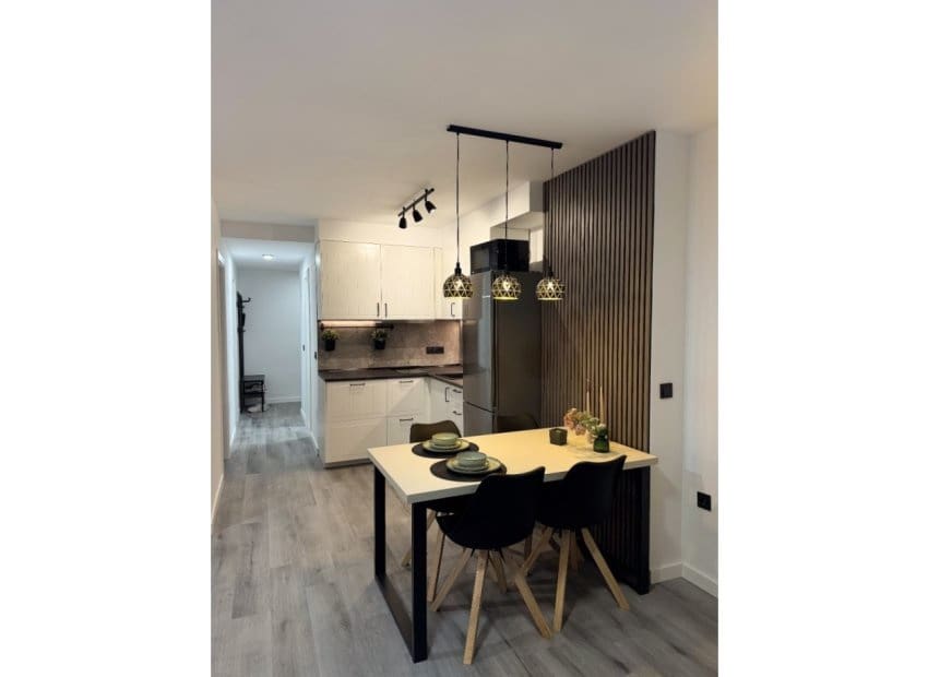 2 bedroom Beach Apartment for sale in Torrevieja - € 199,900 (Ref: 9609570)